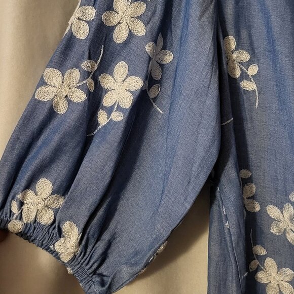 ANA & ROSE  blue and white embroidered floral top - Picture 4 of 5